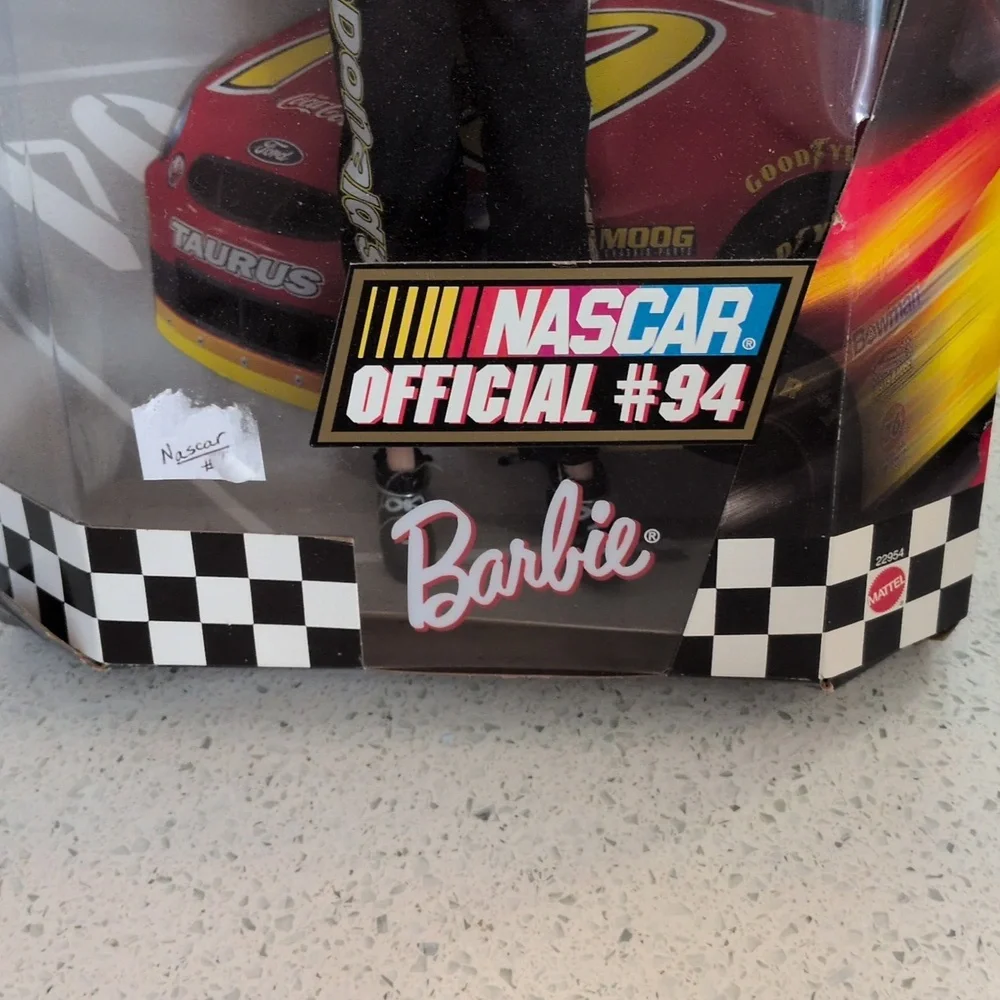 Barbie NASCAR Official #94 Doll - Red and Black Outfit 1999 Collector Edition - Picture 5 of 7